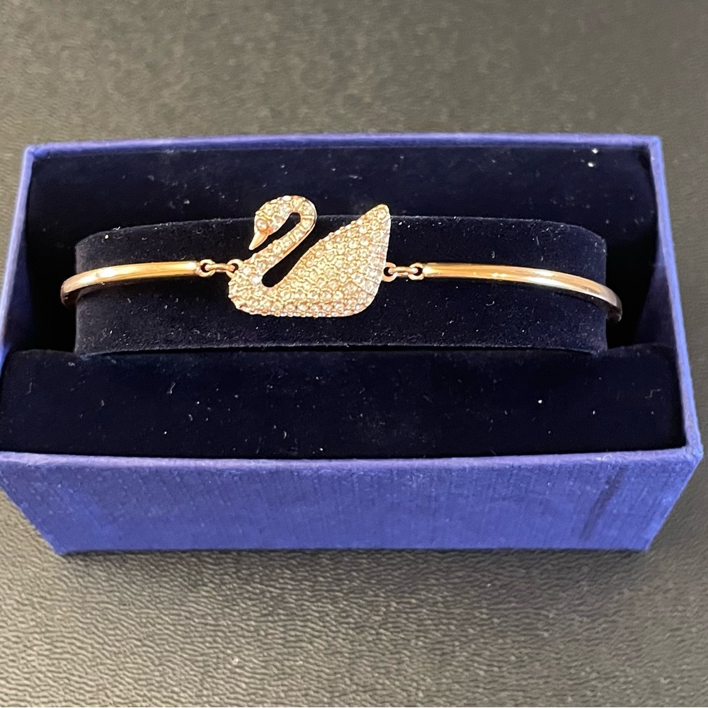 Swarovski iconic swan rose gold plated bracelet. New in a box.